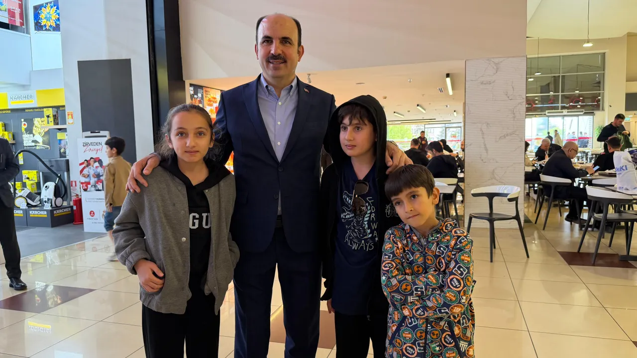 Başkan Altay Bayram Öncesi Çarşıları Gezdi: Esnaf ve Vatandaşlarla Buluştu