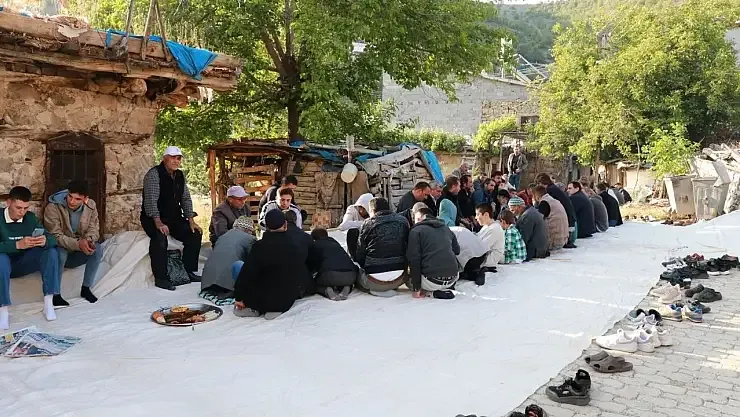 Hadim’in Dedemli Mahallesi’nde “Bayram Damı” Geleneği Nesilden Nesile Aktarılıyor