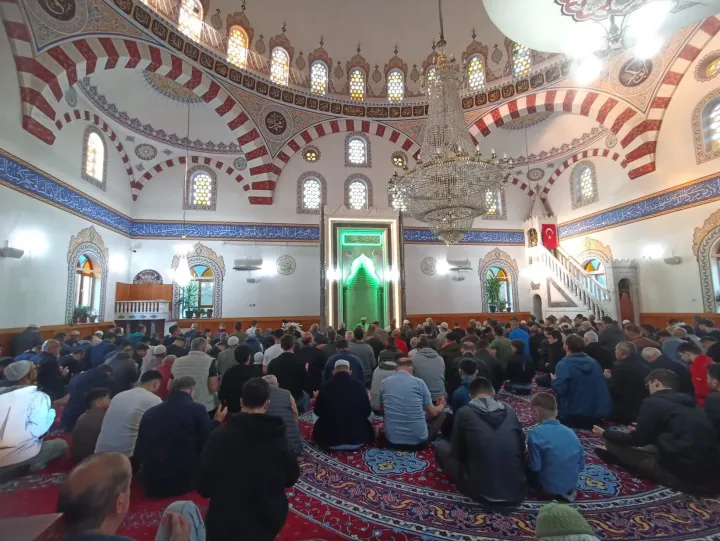 Konya’da Kurban Bayramı Coşkusu: Tarihi Camiler Bayram Namazında Doldu Taştı