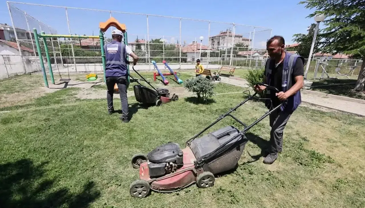 Konya’da parklar yenileniyor! Yeşil alanlarda hummalı çalışma dikkat çekti
