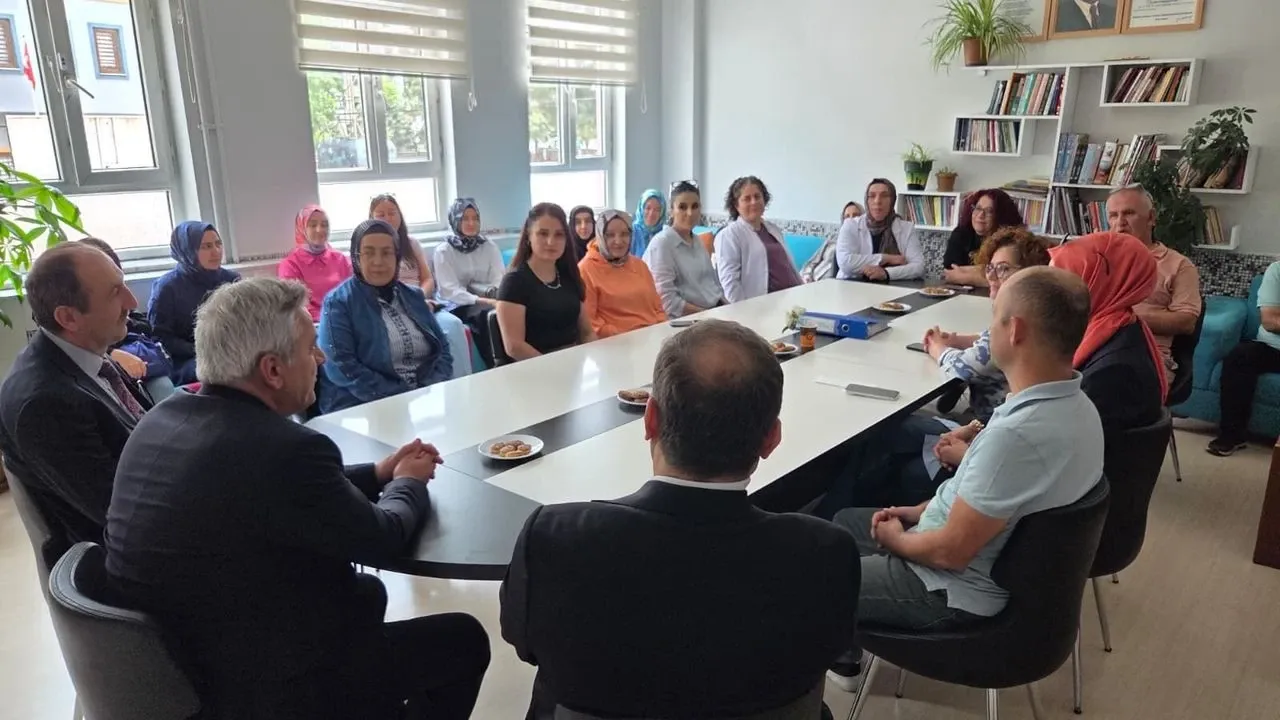Murat Yiğit Karatay’da Öğretmen ve Öğrencilerle Buluştu