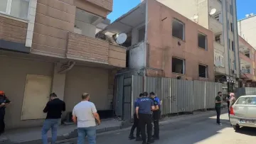 İstanbul Küçükçekmece’de Yıkım Sırasında Duvar Çöktü: 3 İşçi Yaralandı