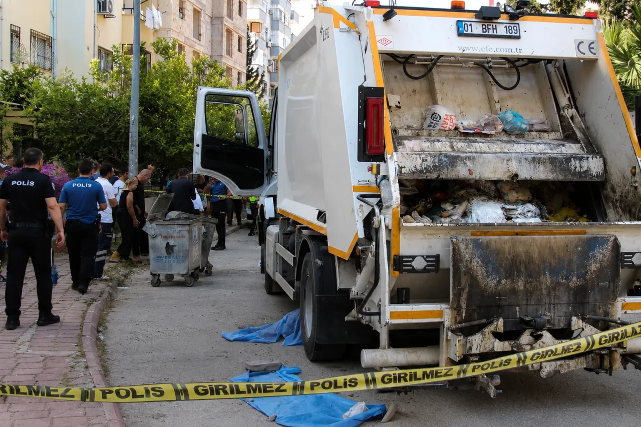 Adana’da Çöp Kamyonunun Çarptığı Figen Tuğlu Hayatını Kaybetti