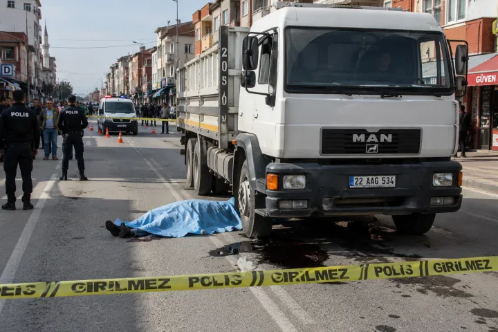 Edirne Havsa’da Kamyonun Çarptığı Yaya Hayatını Kaybetti