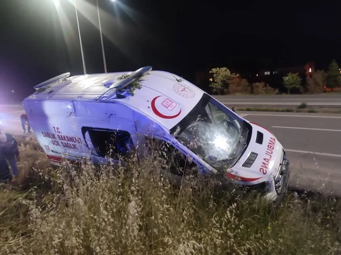 Akşehir-Ilgın Arasında Hasta Nakli Yapan Ambulans Kaza Yaptı