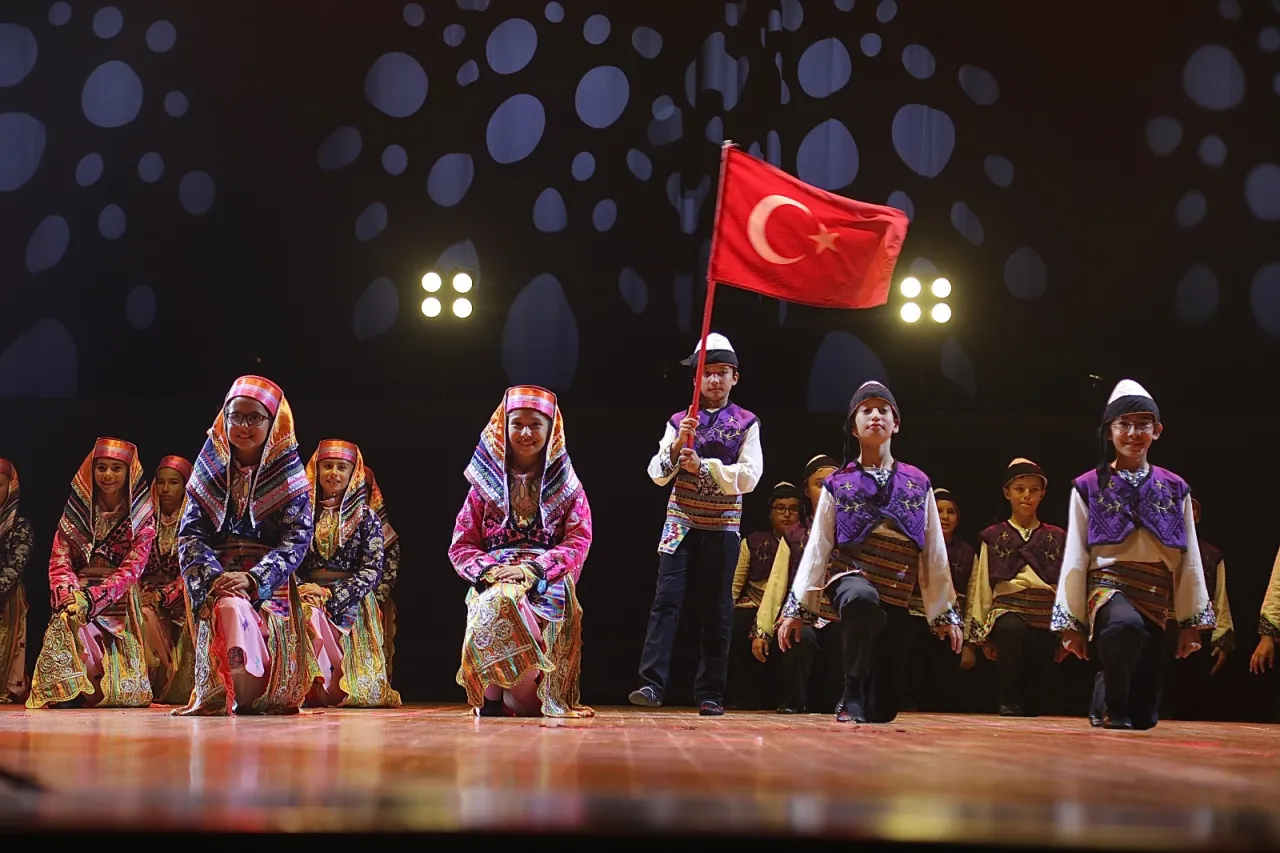 Konya Büyükşehir Belediyesi Halk Oyunları Şöleni Başlıyor: Gençler Anadolu'nun Mirasını Sahneye Taşıyor