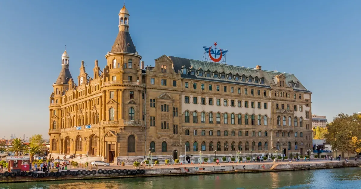 Haydarpaşa Garı Restorasyonunda Tarihi An: İskeleler Söküldü, Özgün Silüet Geri Döndü