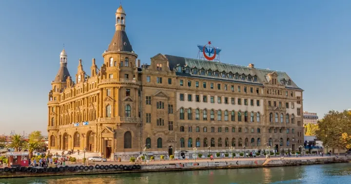 Haydarpaşa Garı Restorasyonunda Tarihi An: İskeleler Söküldü, Özgün Silüet Geri Döndü