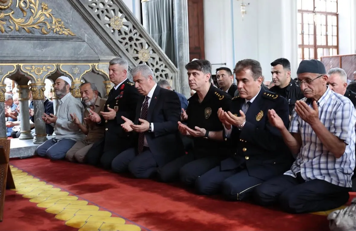 Konya'da Şehitler İçin Dualar Yükseldi: Vali Akın Mevlid Programına Katıldı