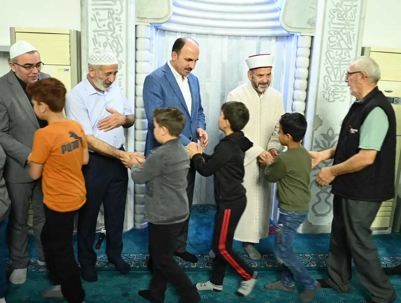 Konya'da sabah namazına gelen çocuklara bisiklet müjdesi! Başvurular başladı