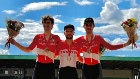 Çekya'da Kürsüyü Kapattık! Konya Büyükşehirli Pedallar Avrupa'yı Salladı
