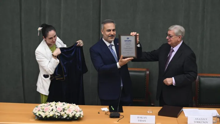 Bakan Fidan Moskova’da Fahri Doktora Aldı!