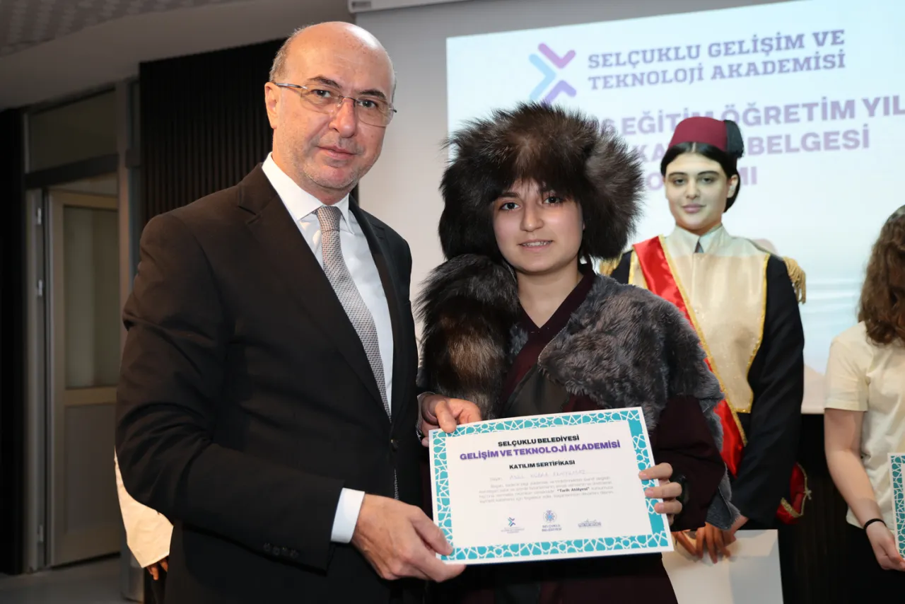 Selçuklu Gelişim ve Teknoloji Akademisi’nde Yıl Sonu Sergisi ve Sertifika Töreni Düzenlendi