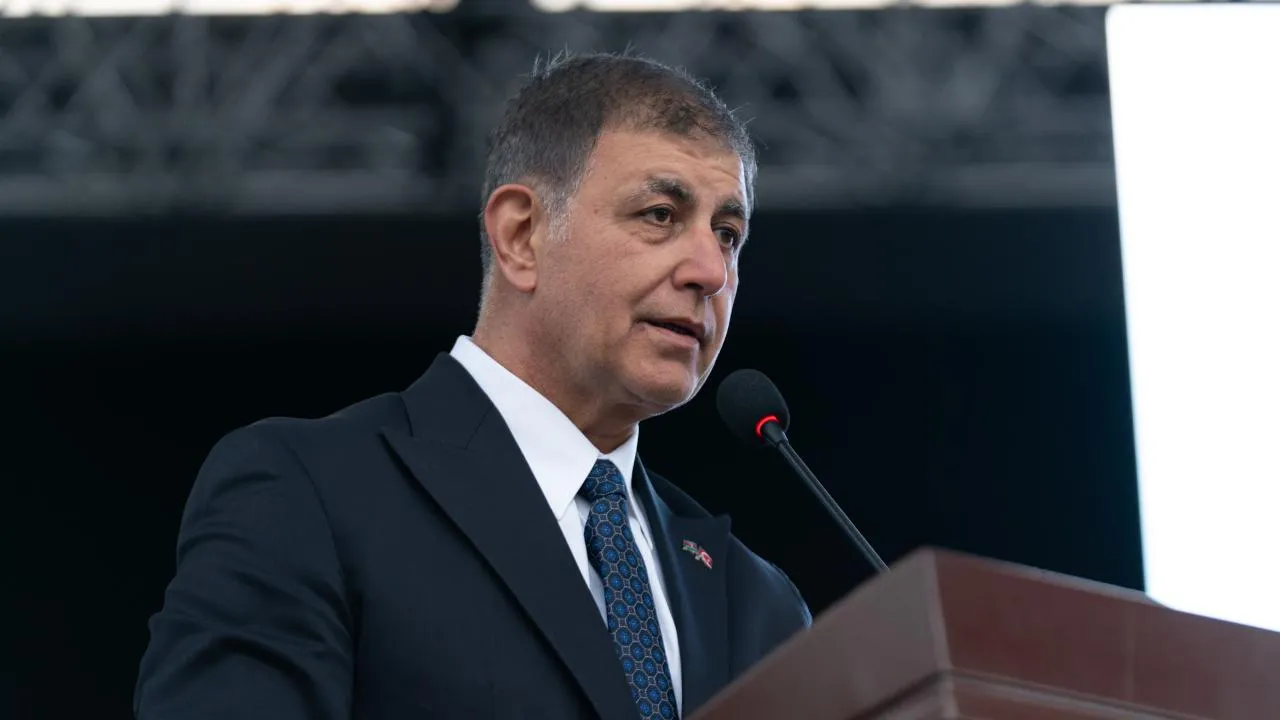 İzmir’de 23 Yıllık CHP İktidarı Sona Erdi! İzmir Büyükşehir Belediye Başkanı Cemil Tugay CHP’den İstifa Etti