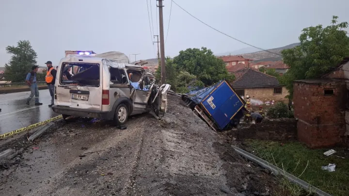 Manisa Kula'da Feci Zincirleme Kaza: 2 Ölü, 4 Yaralı!
