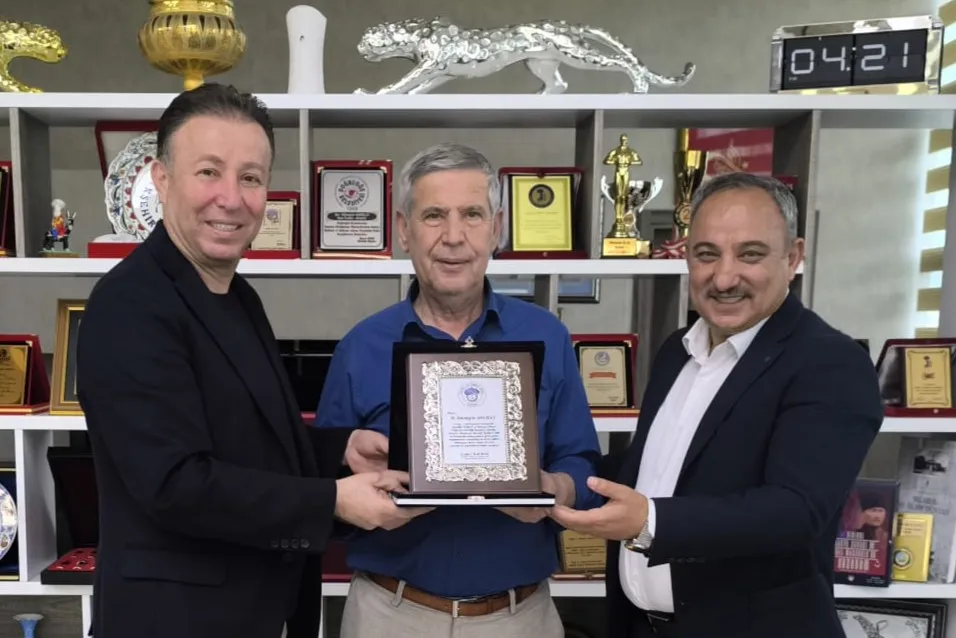 TSO'da Anlamlı Vefa Programı: Başkan Ender Kalkan'dan Eski Başkanlara Plaket