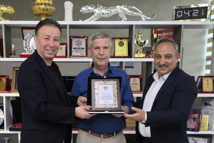 TSO'da Anlamlı Vefa Programı: Başkan Ender Kalkan'dan Eski Başkanlara Plaket