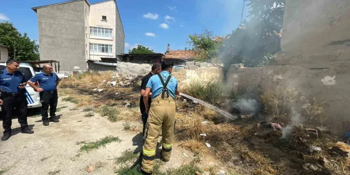 Karaman’da Çöp Konteynerinde Çıkan Yangın Otluk Alana Sıçradı