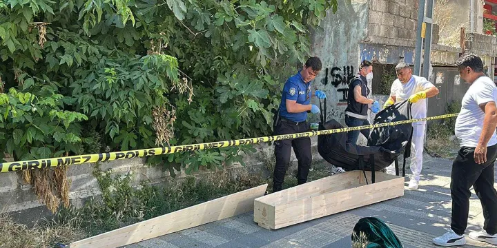 Kayıp Kedisini Ararken Metruk Binada Ceset Buldu