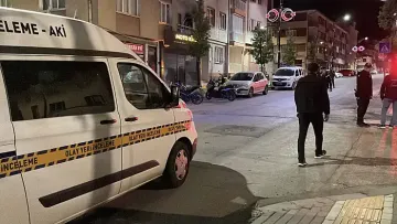 Gençlerin Tartışması Kanlı Bitti! Çıkan Bıçaklı Kavgada 4 Kişi Hastaneye Kaldırıldı