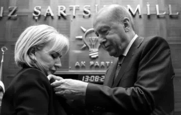 CHP’den İstifa Eden Nimet Özdemir AK Parti’ye Katıldı