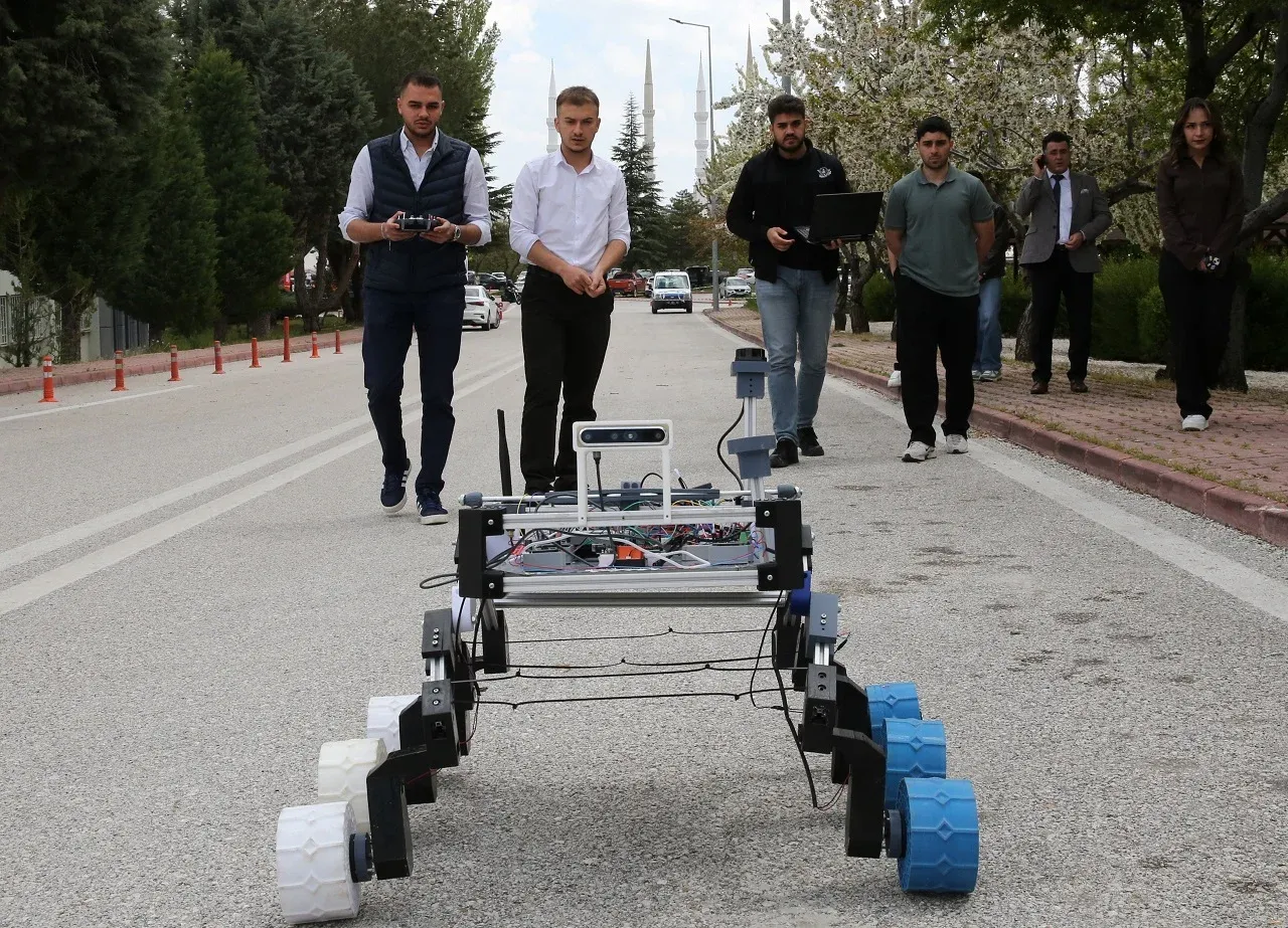 Selçuk Üniversitesi Öğrencilerinden NASA Teknolojisini Aratmayan Yerli Araç