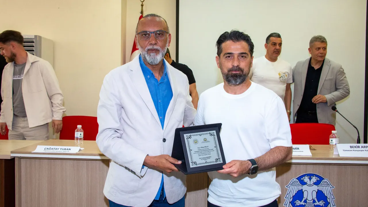 İlhan Palut Selçuk Üniversitesi’nde Öğrencilerle Buluştu