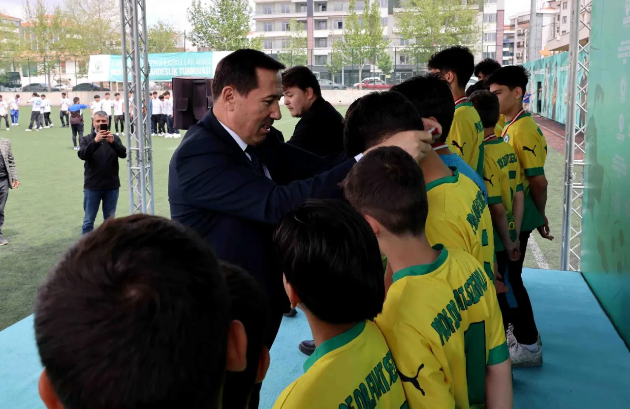 Karatay’da Dostluk ve Kardeşlik Turnuvaları Ödül Töreni Yapıldı: 858 Öğrenci Sporla Buluştu