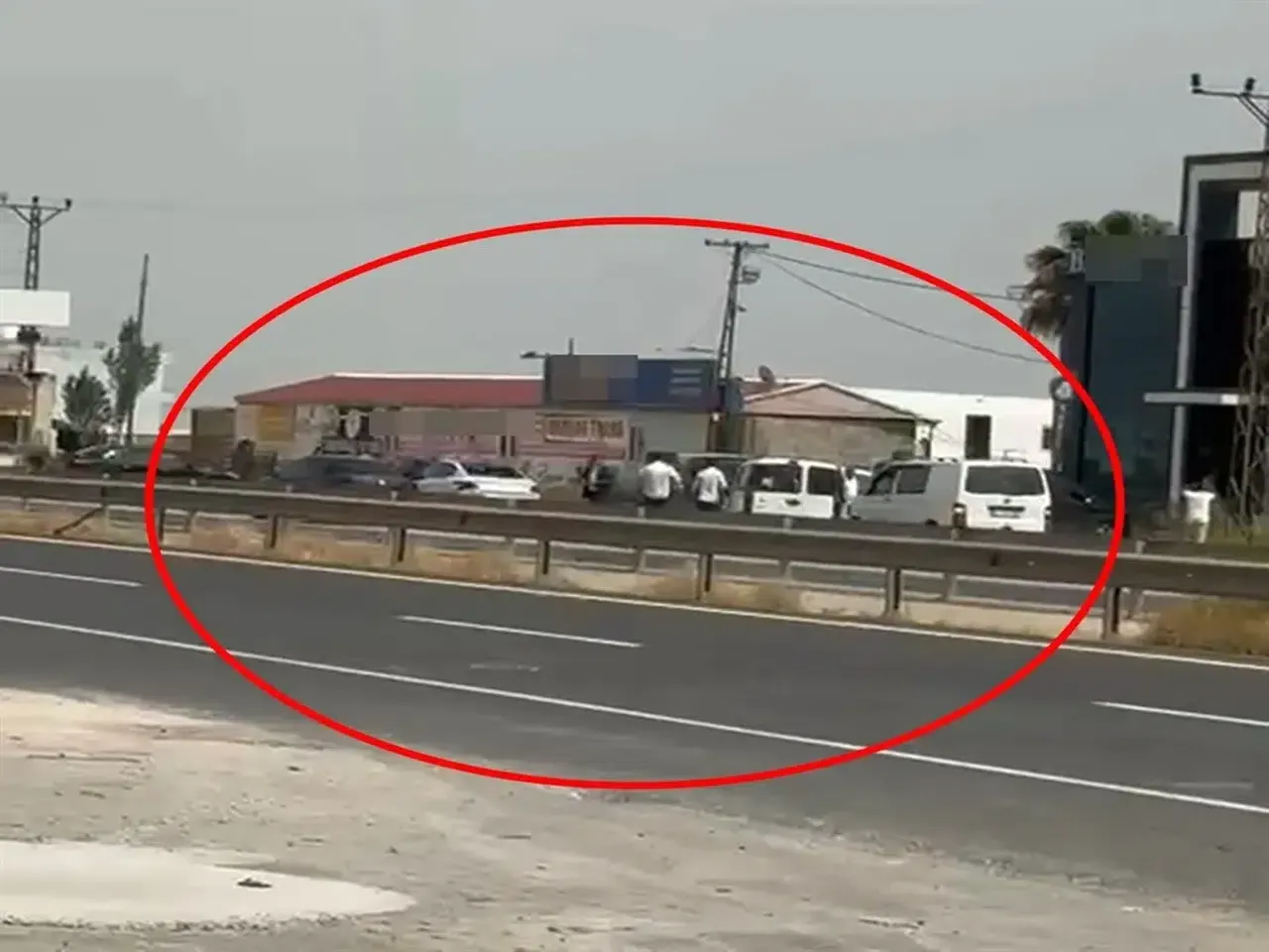 İki Aile Arasında Silahlı, Taşlı ve Sopalı Yol Verme Kavgası: 2 Ölü, 7 Yaralı