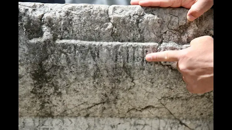 500 Yıllık Cami Bahçesinde 1800 Yıllık Pagan Tapınağına Ait Taş Ortaya Çıktı