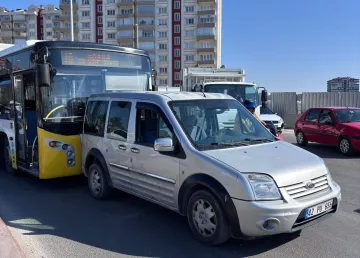 Konya’da Sabah Trafiğinde Korkutan Kaza! Otobüs İle Araç Çarpıştı
