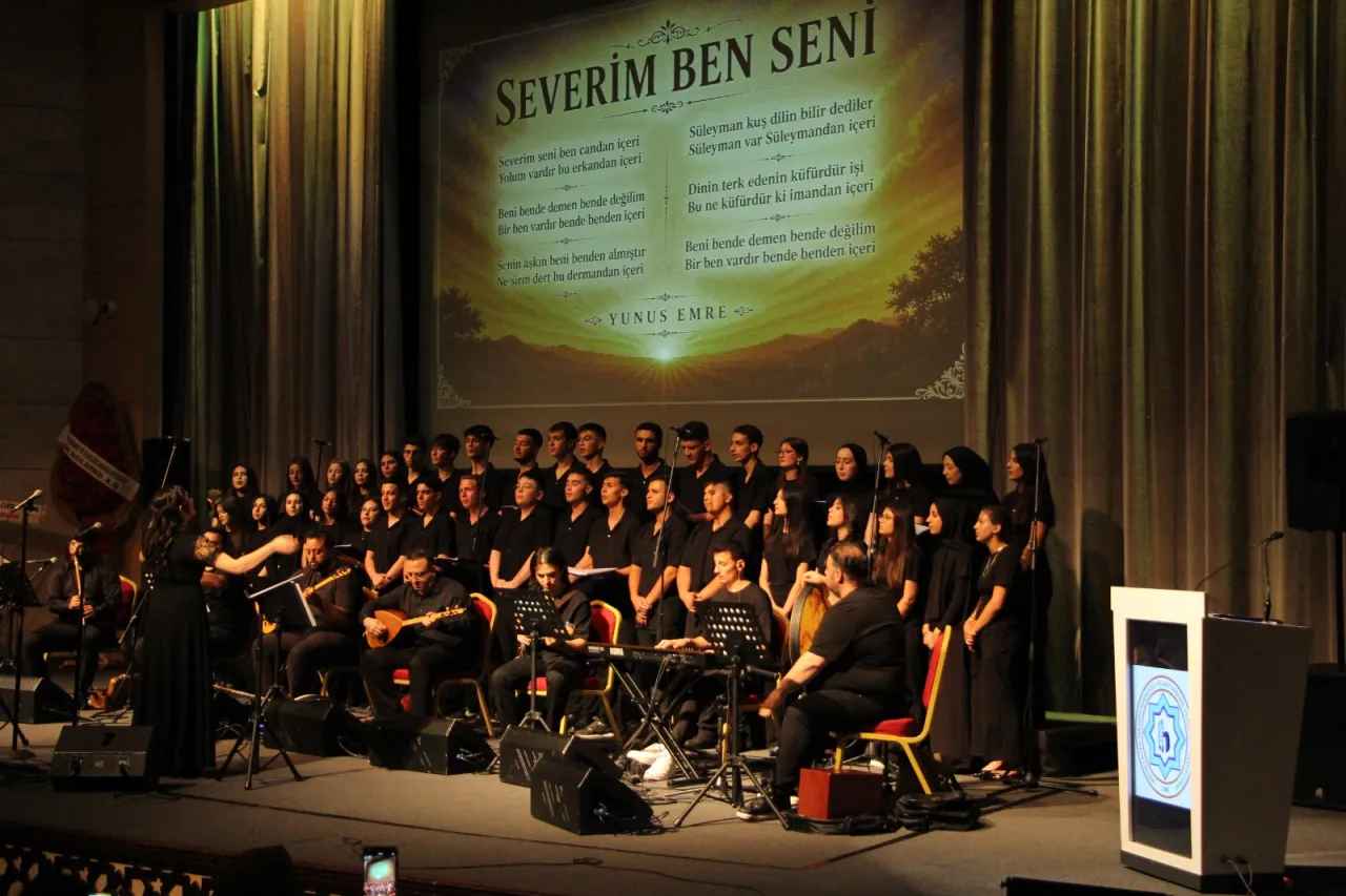 Hekimoğlu Gençlerinden İlham Veren Gece: "Bir Nefes İnsan" Konseri Ayakta Alkışlandı