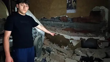 Afyonkarahisar’da Kontrollü Yıkım Sırasında Molozlar İş Hanına Devrildi