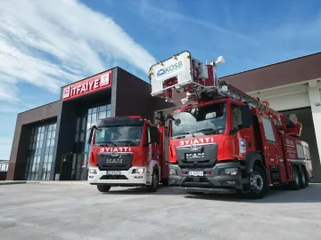 Alevlerin Sardığı Fabrikaya Ekipler Akın Etti