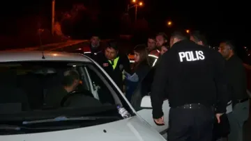 Antalya’da D-400 kara yolunda 4 araçlı zincirleme kaza: 2 yaralı