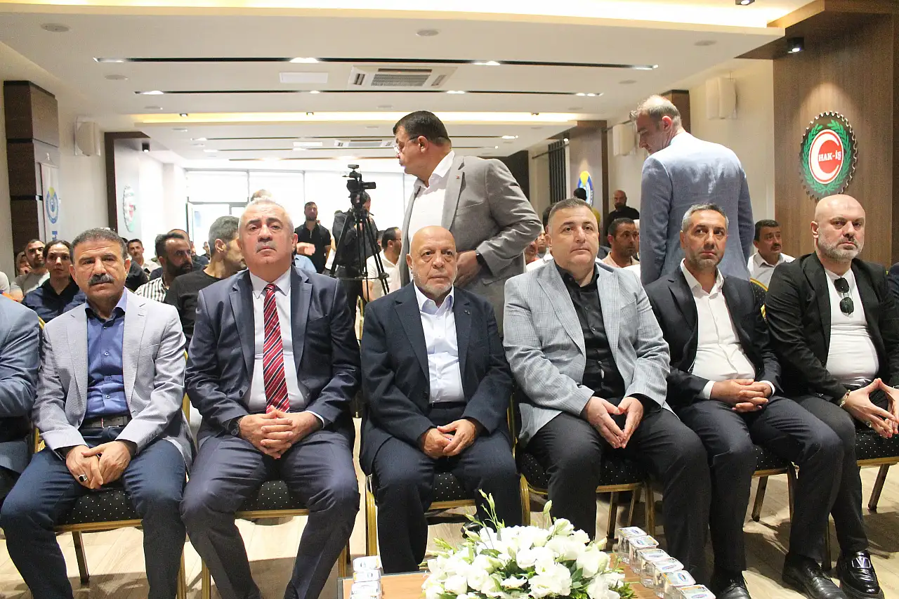 Hak-İş Genel Başkanı Mahmut Arslan Konya'daki Kongrede Birlik ve Mücadele Vurgusu Yaptı haber fotoğrafı