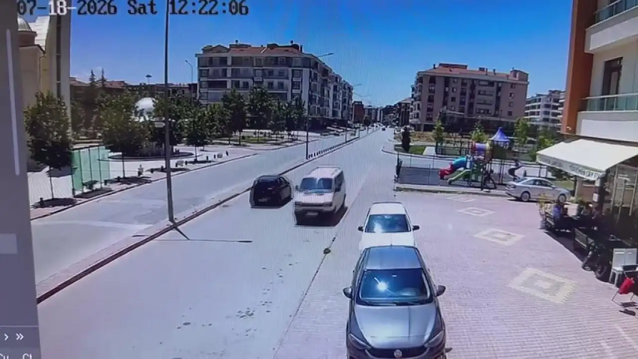 Konya'da Minibüs Sürücüsü Ters Yönde İlerleyerek Trafiği Tehlikeye Düşürdü haber fotoğrafı