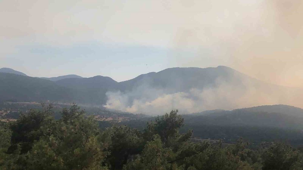 Antalya Akseki'de Orman Yangını - Havadan ve Karadan Müdahale Sürüyor haber fotoğrafı