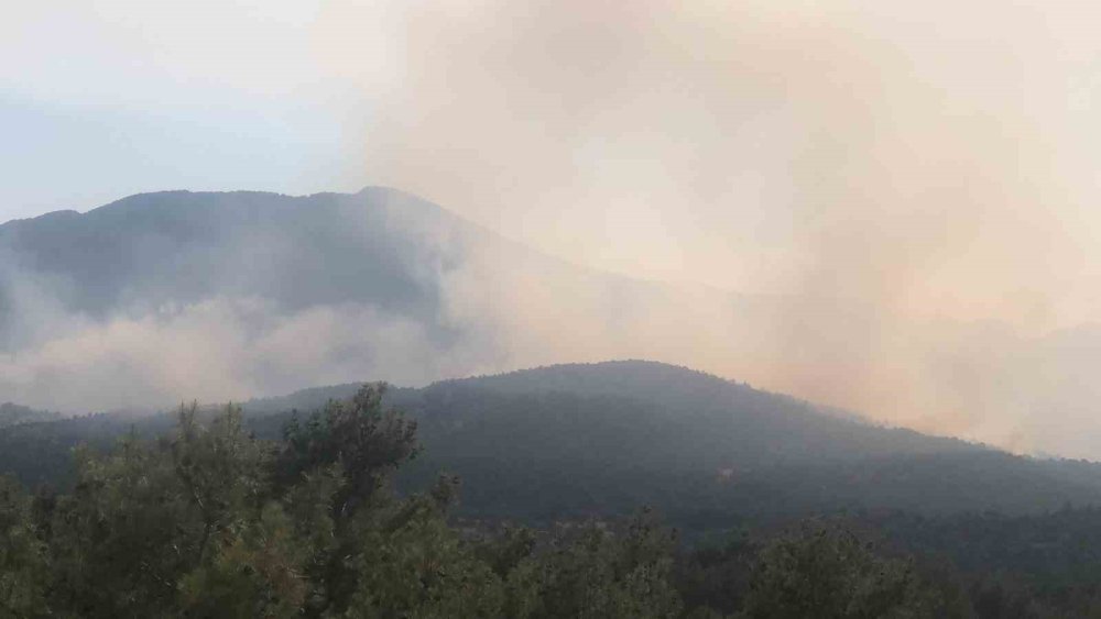Antalya Akseki'de Orman Yangını - Havadan ve Karadan Müdahale Sürüyor haber fotoğrafı