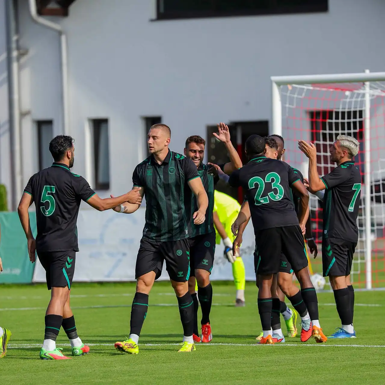 Slovenya Kampındaki Konyaspor İlk İki Hazırlık Maçında Bir Galibiyet Ve Bir Mağlubiyet Aldı haber fotoğrafı