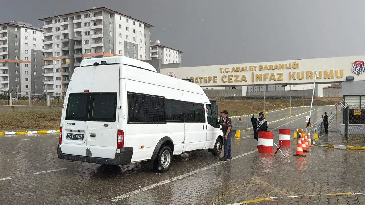 Tutuklanan Oğuzhan Uğur Tekirdağ Çorlu Karatepe Ceza İnfaz Kurumuna Getirildi haber fotoğrafı