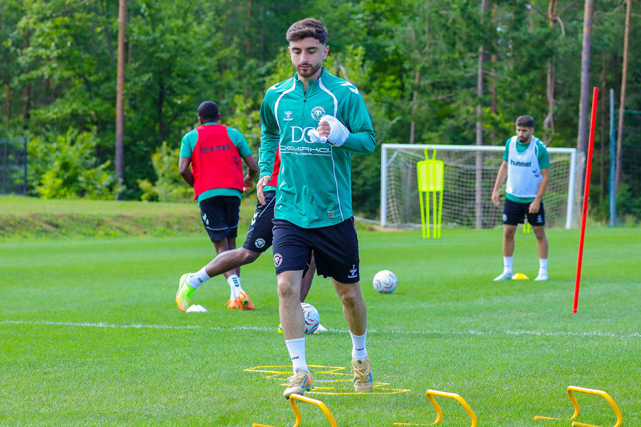 Slovenya'da yeni sezona hazırlanan Konyaspor taktik çalışmalara ağırlık verdi haber fotoğrafı