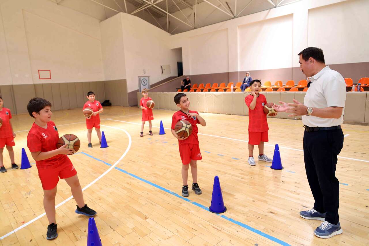 Karatay Belediye Başkanı Hasan Kılca Yaz Spor Okulları Öğrencileriyle Buluştu haber fotoğrafı