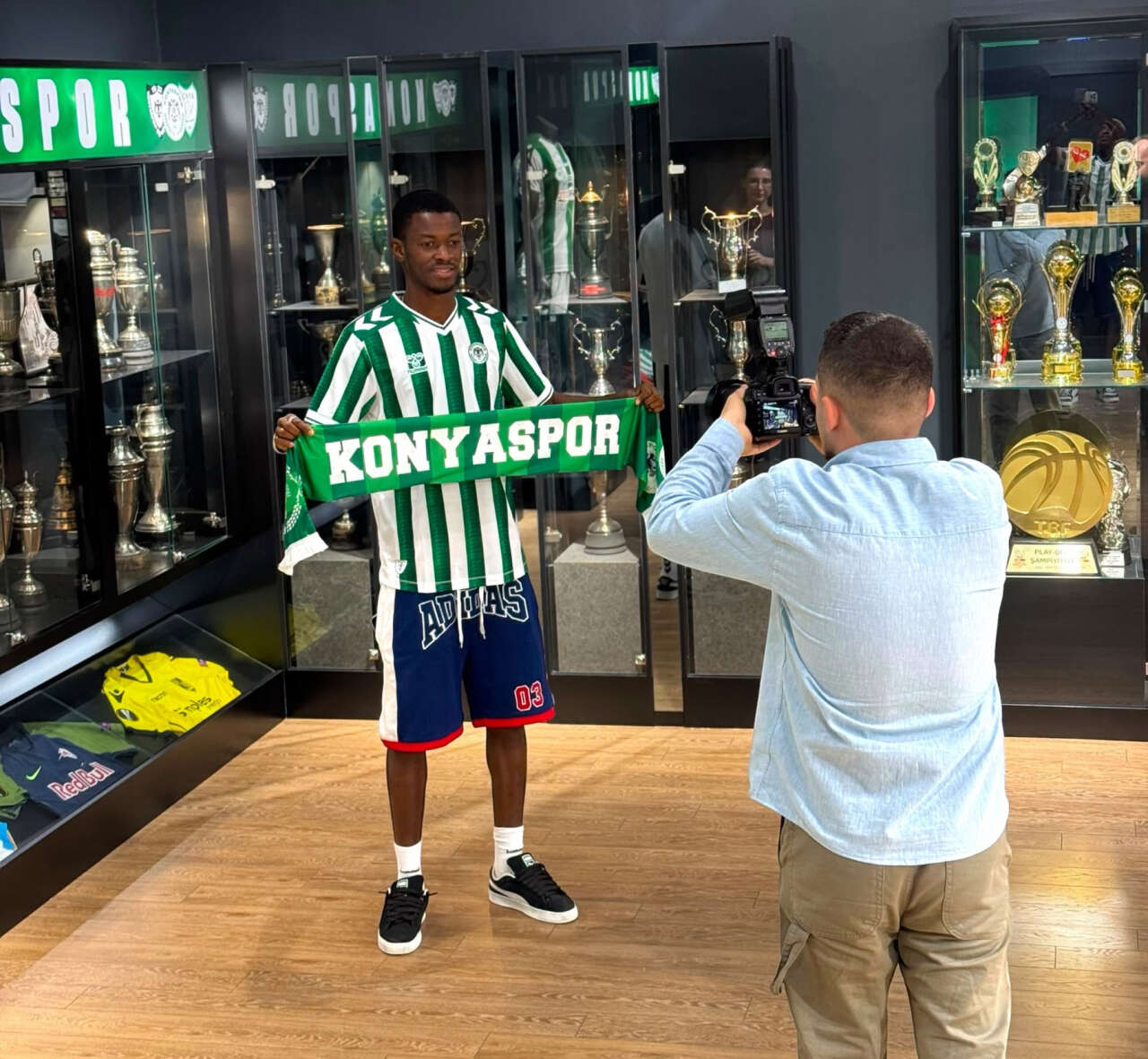 Konyaspor Fildişi Sahilli Mohamed Samoussy Fofana ile 5 Yıllık Sözleşme İmzaladı haber fotoğrafı
