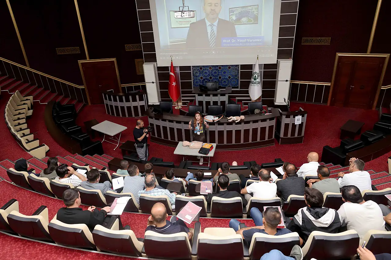 Karatay Belediyesi personeli 16 saatlik eğitimle temel ilk yardım uygulamalarını öğrendi haber fotoğrafı