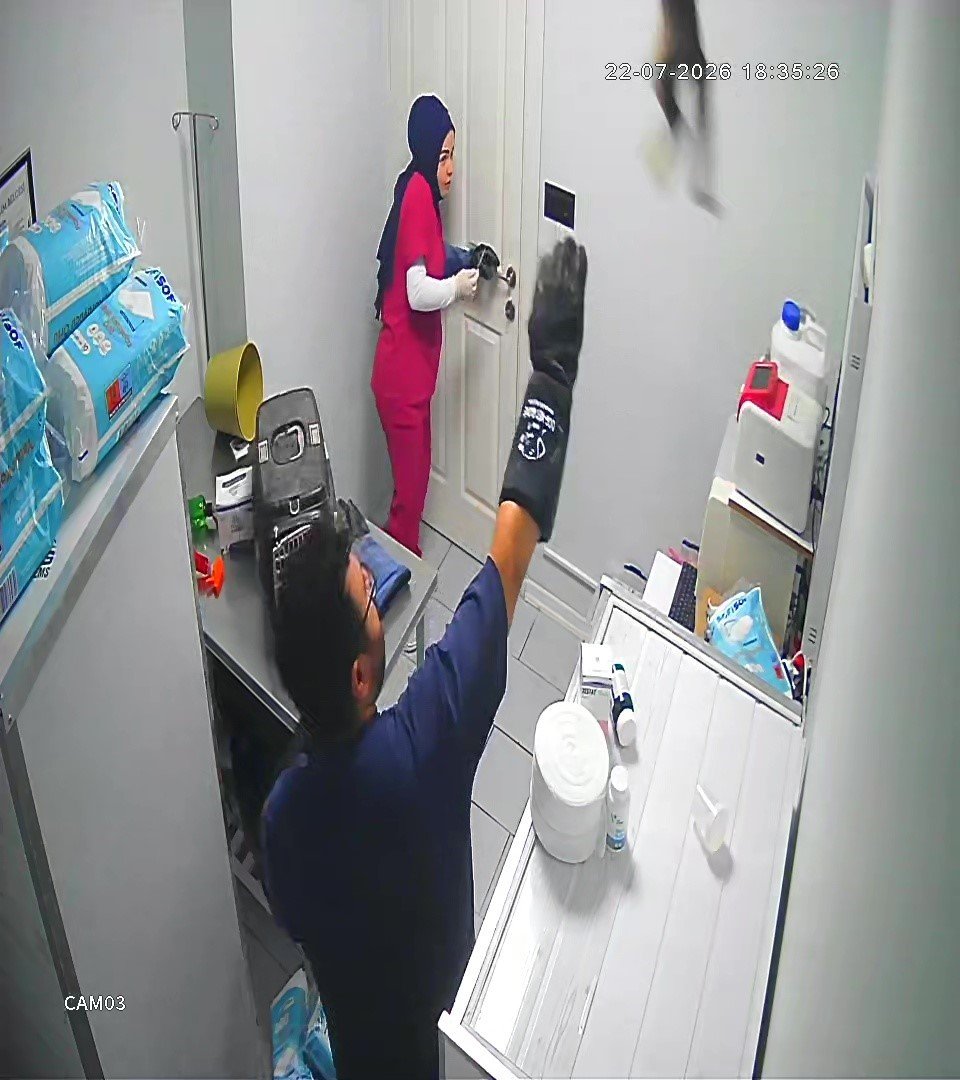 Veterinerde deprem etkisi yapan kedi Türkiye’nin gündeminde haber fotoğrafı