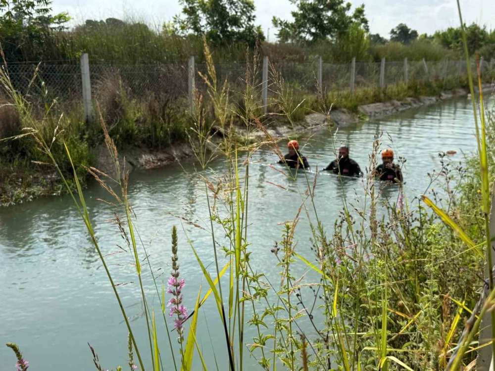 Antalya Serik'te Sulama Kanalı Kenarında Eşyaları Bulunan Sera İşçisi Aranıyor haber fotoğrafı