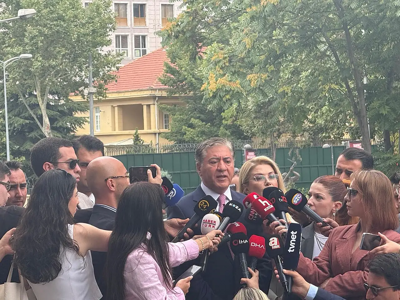 Özgür Özel ve 90 Milletvekili CHP'den İstifa Ederek YENİ Parti'yi Kurdu haber fotoğrafı
