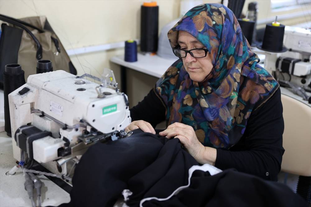 Beyşehir'de Tekstil Atıklarını Dönüştüren Kadınlar Eylül Ayında Seri Üretime Başlıyor haber fotoğrafı