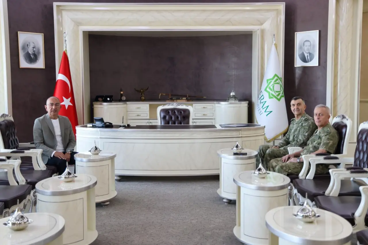 Meram Belediye Başkanı Mustafa Kavuş iki komutanı makamında ağırladı haber fotoğrafı